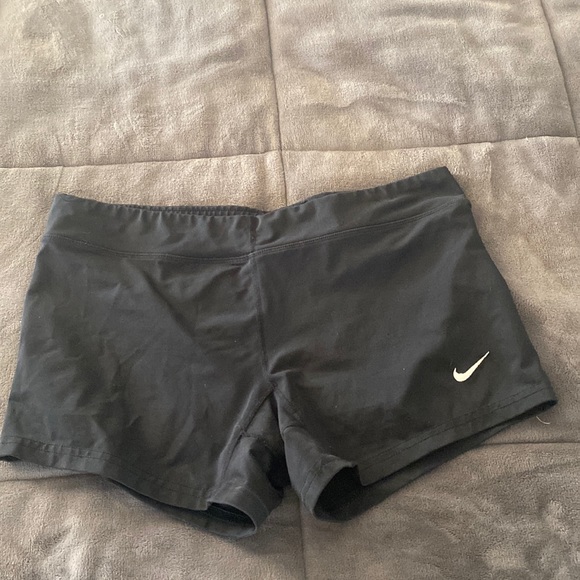 Nike Black Athletic Shorts - Picture 1 of 1